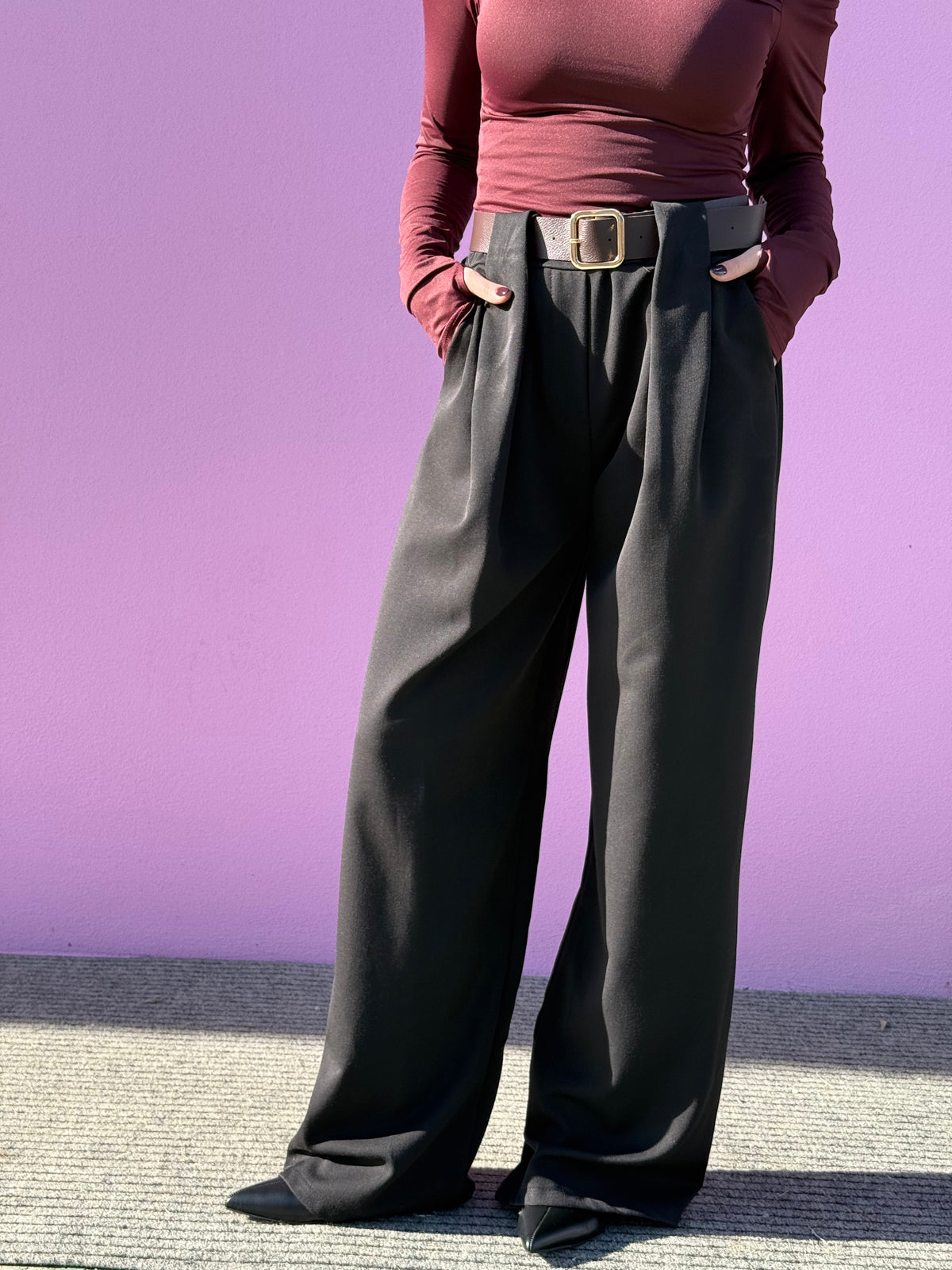 Pantalone palazzo con cinture