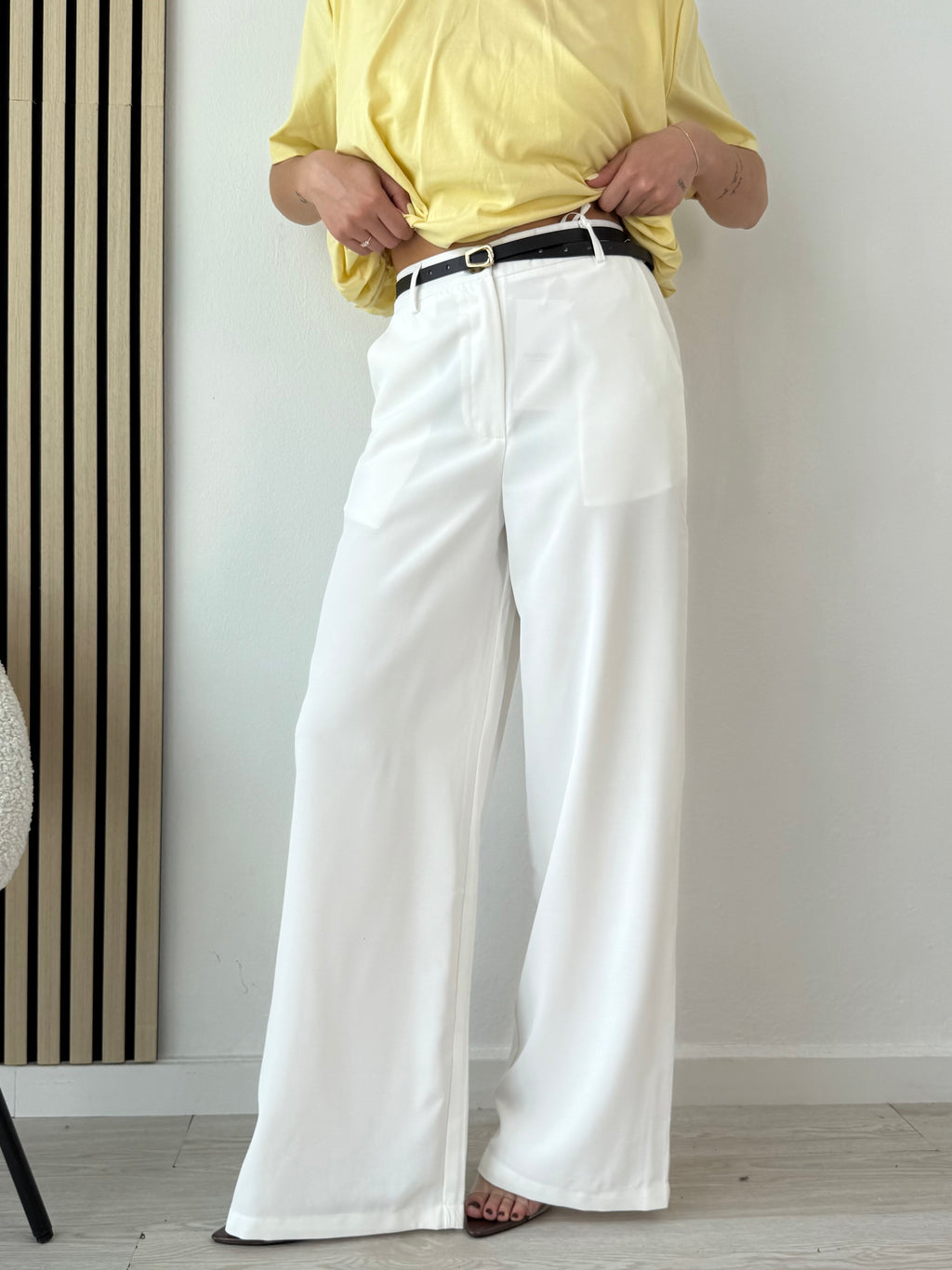 Pantaloni palazzo con cintura