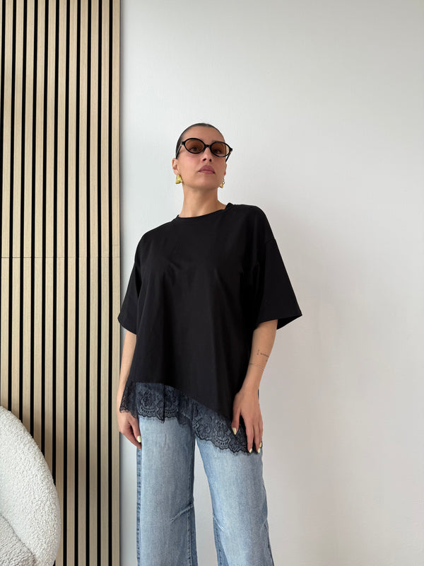 T-shirt pizzo sul fondo