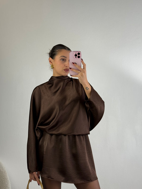 Abito in raso con fiocco