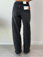 Jeans Ballon nero con risvolto in vita