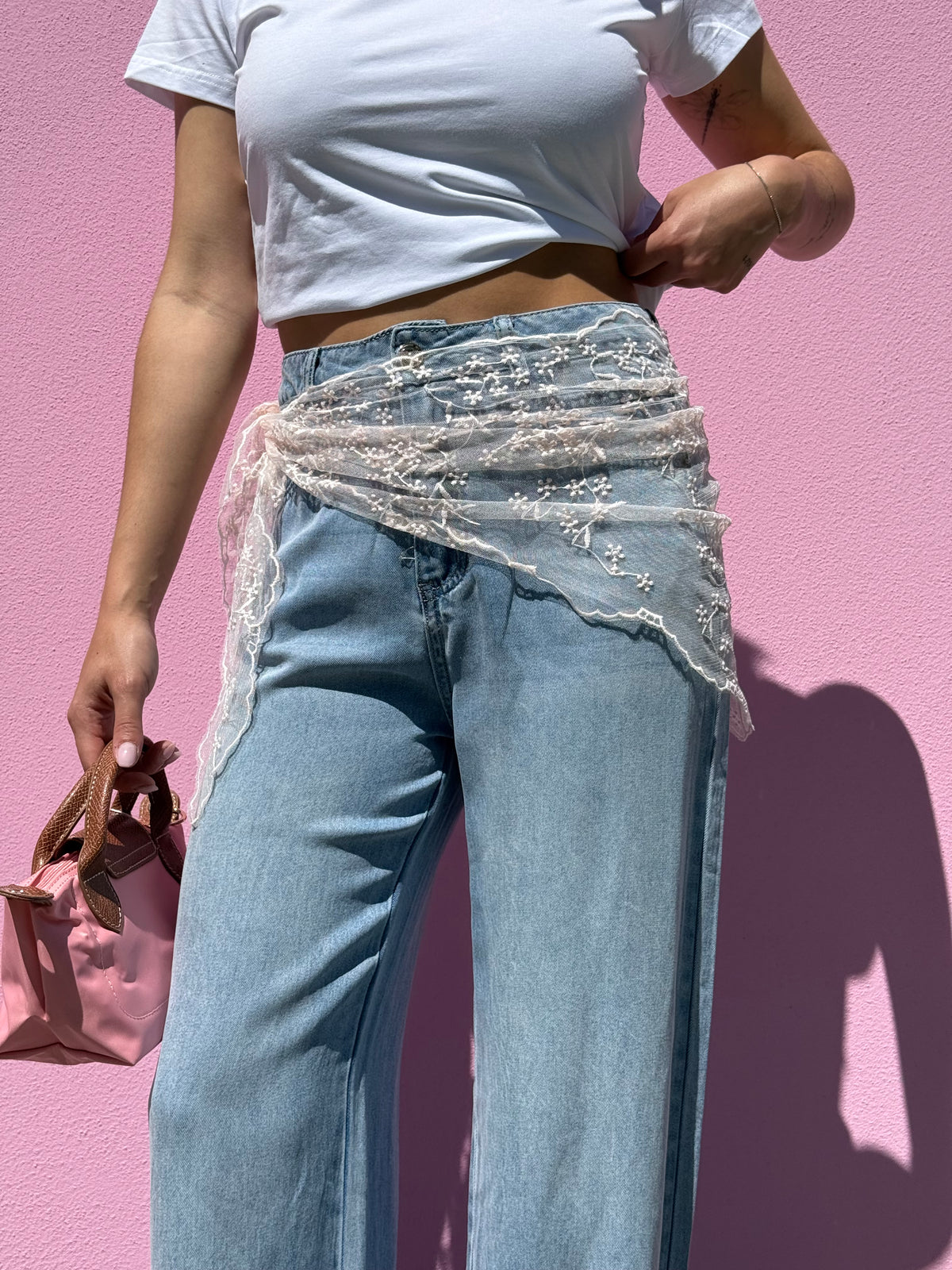 Jeans con bandana rosa