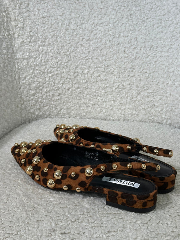 Slingback borchie Leopardate
