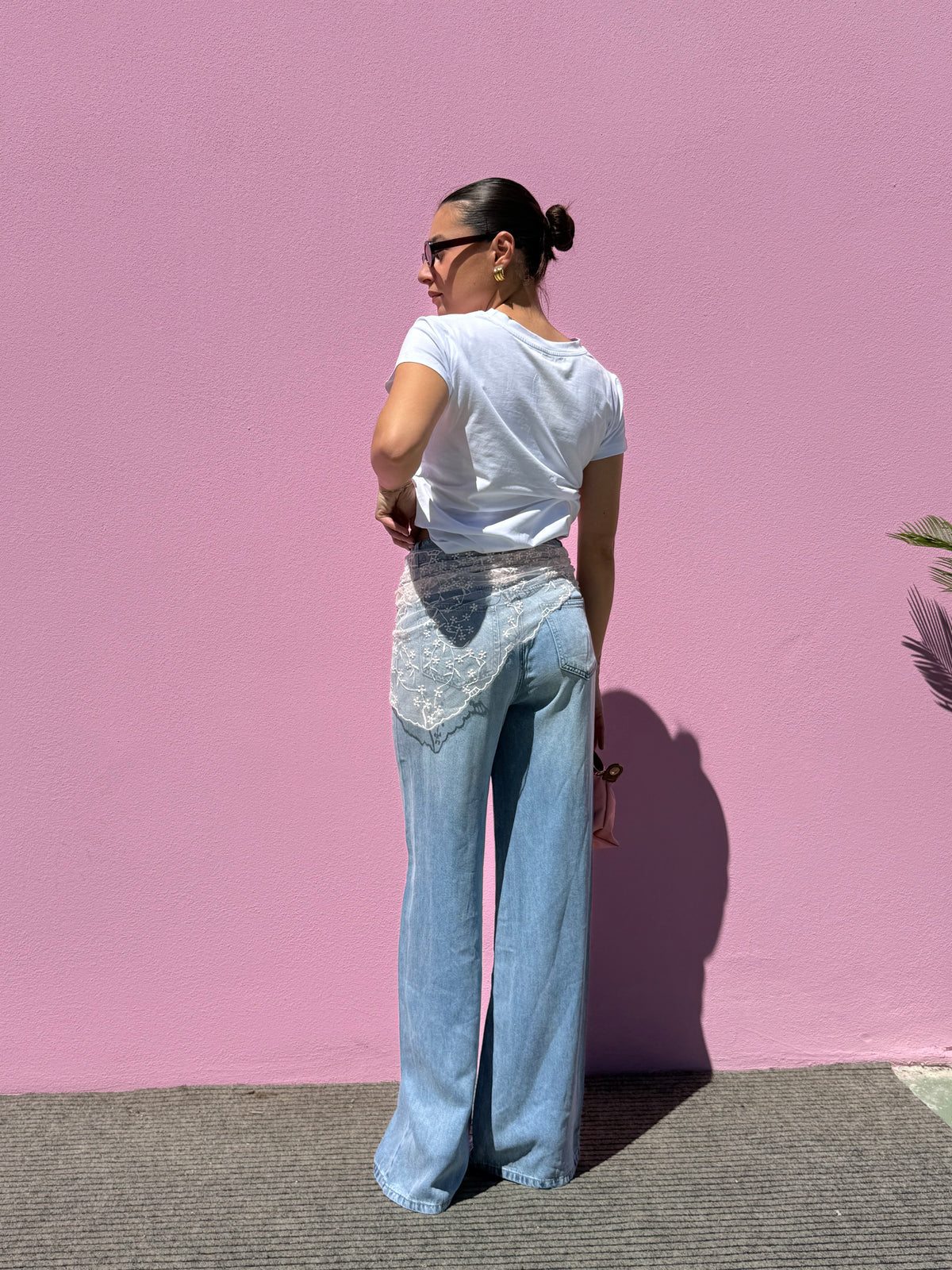 Jeans con bandana rosa