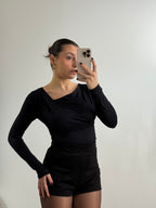 Top scollo asimmetrico