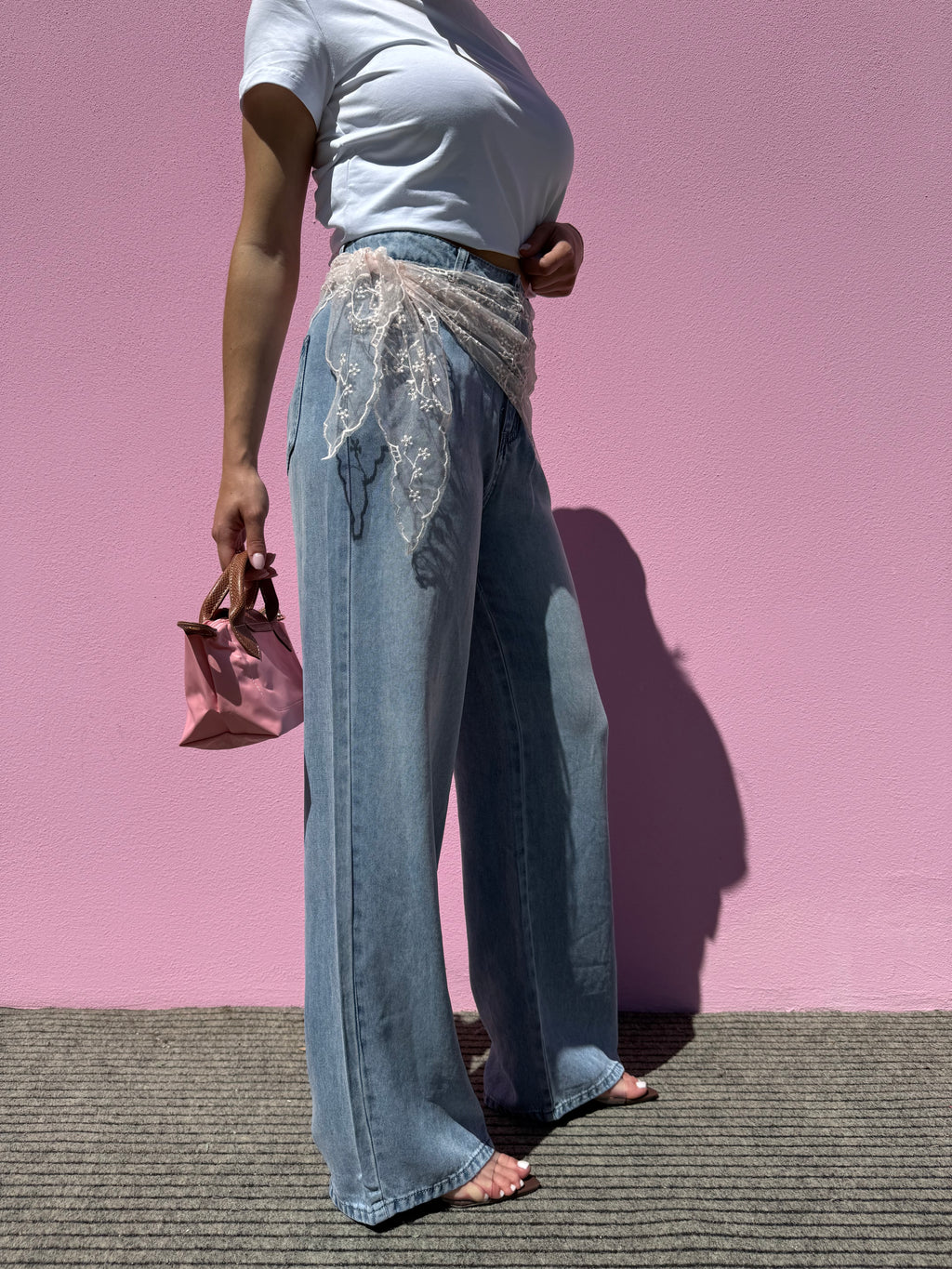 Jeans con bandana rosa