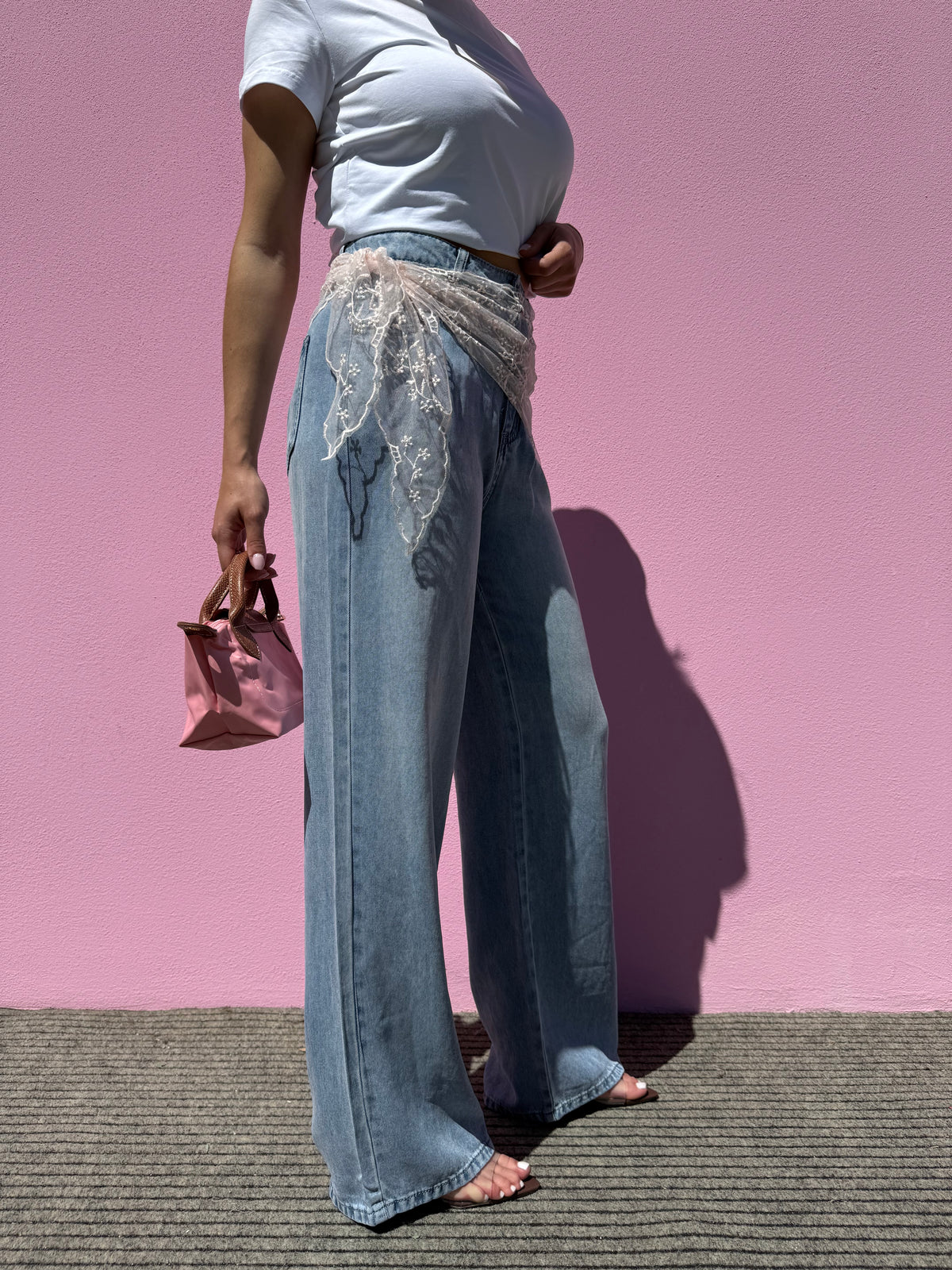 Jeans con bandana rosa