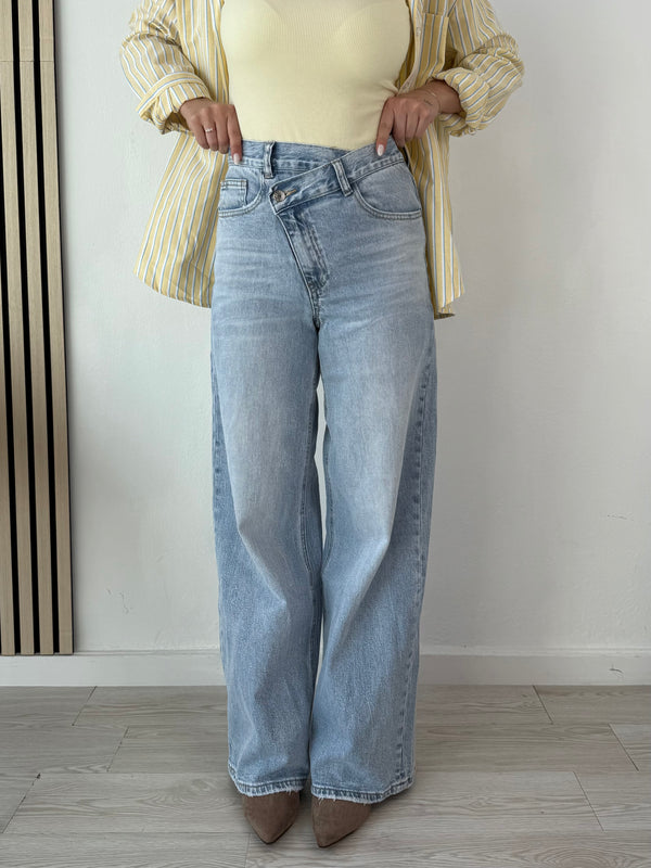 Jeans bottone sfalzato