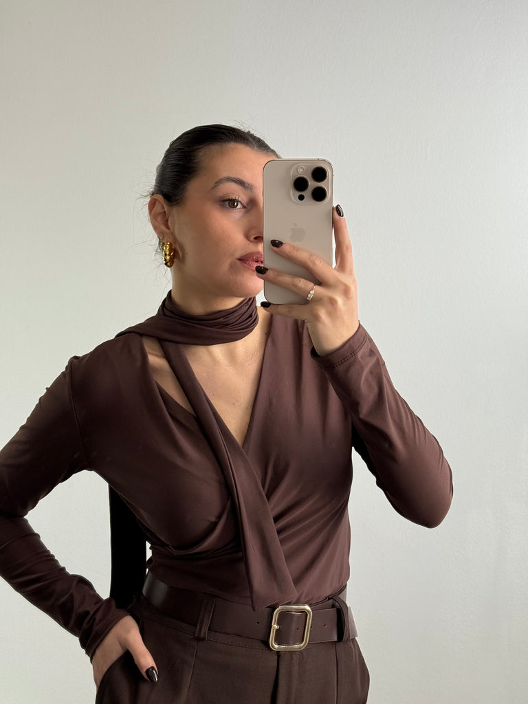 Maglia scollo a V con foulard