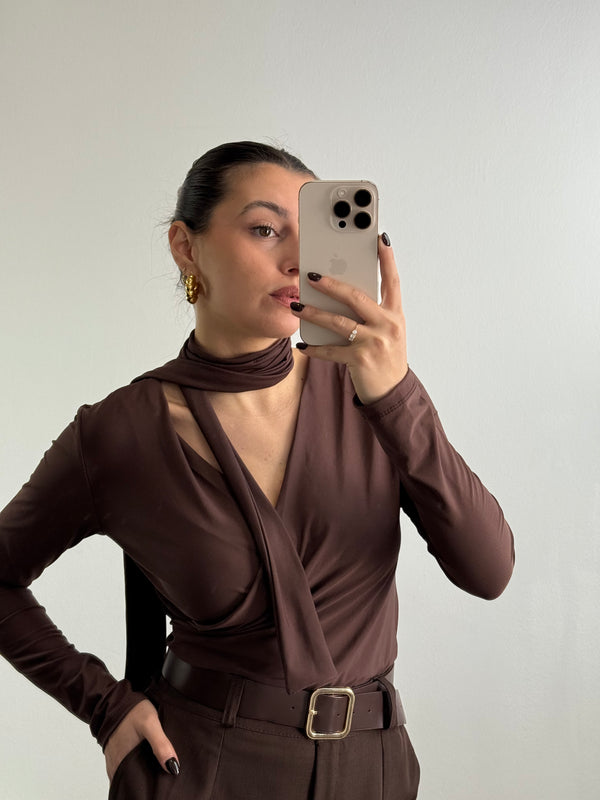 Maglia scollo a V con foulard