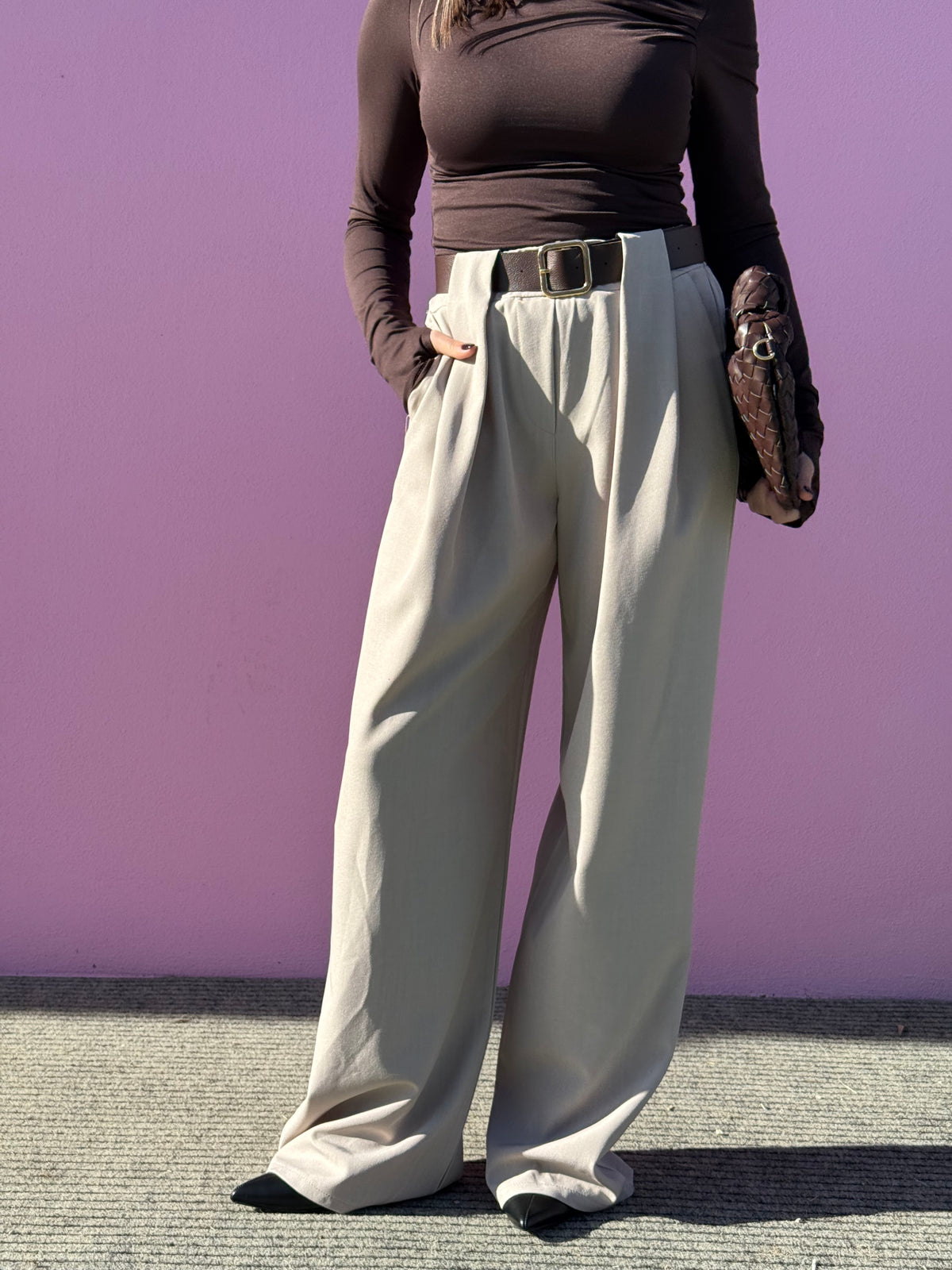 Pantalone palazzo con cinture