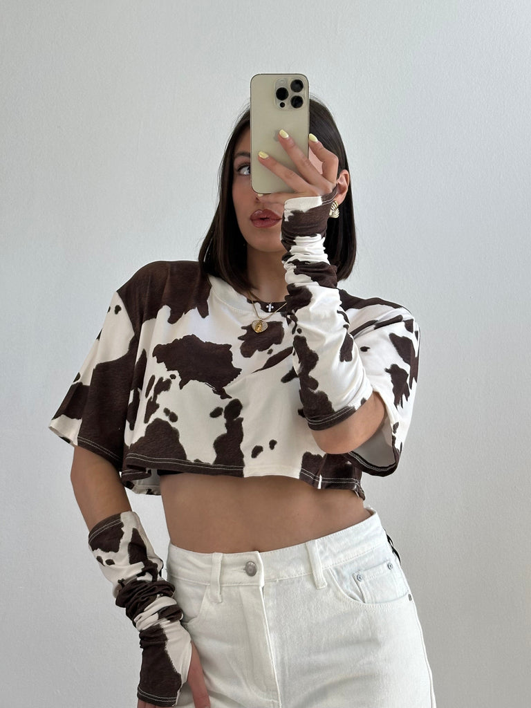 T-shirt crop con manicotti
