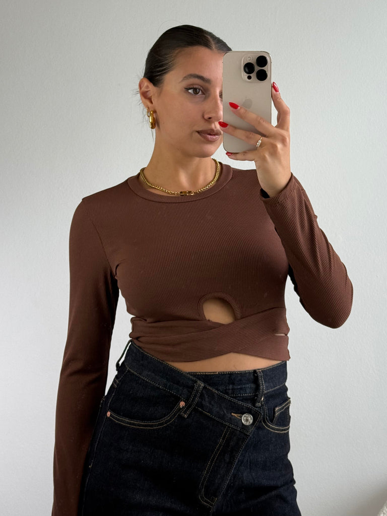Top crop cut-out