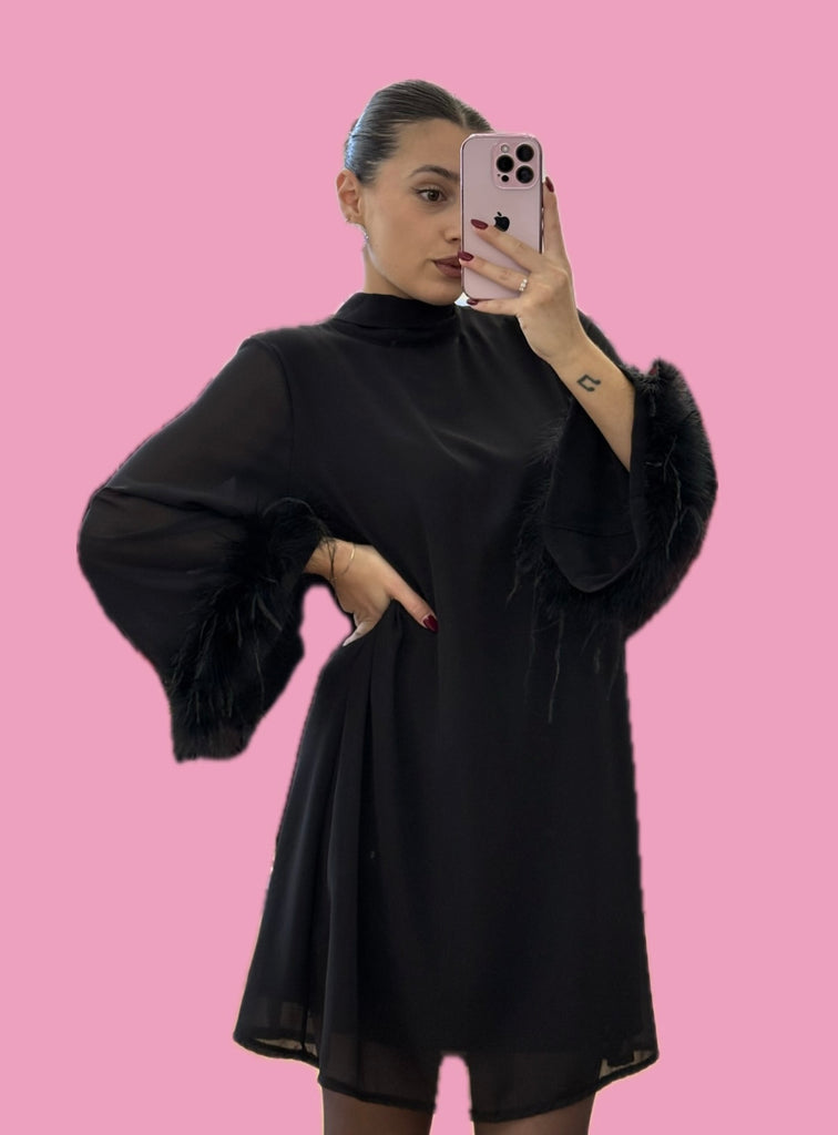 Abito Piume sulle maniche