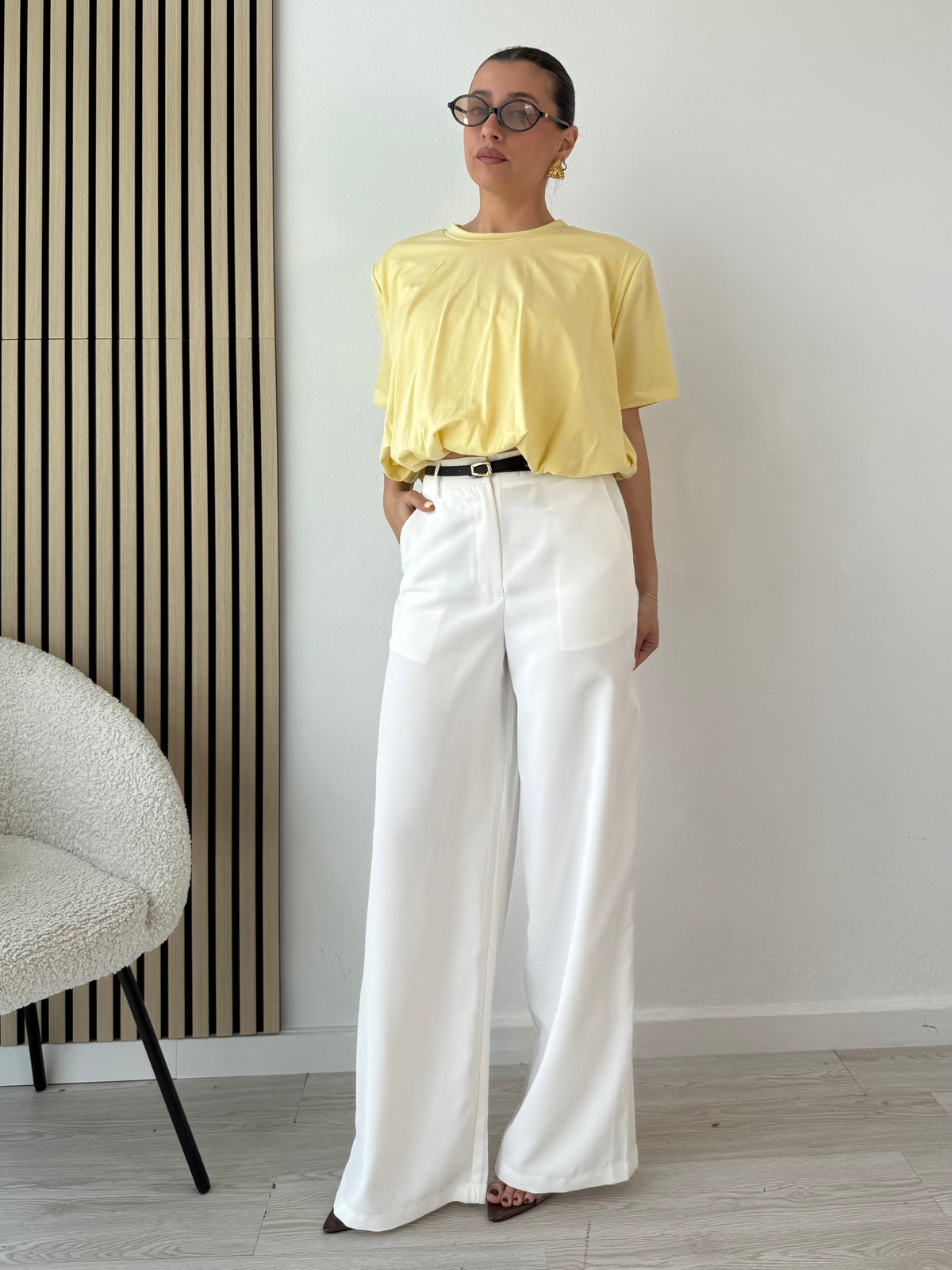 Pantaloni palazzo con cintura