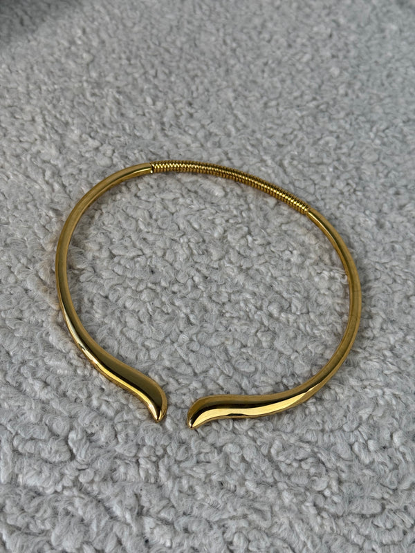 Collana rigida