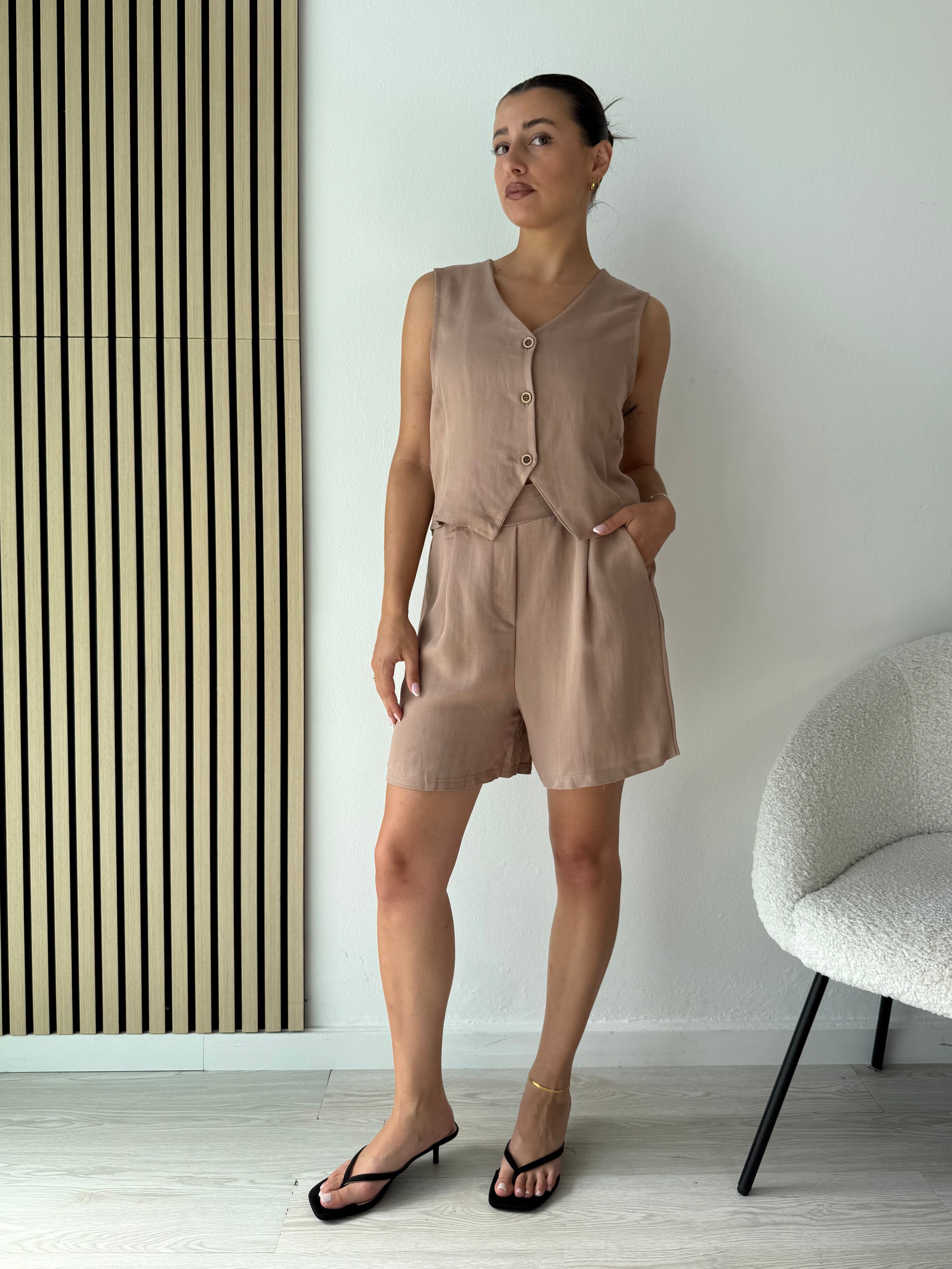 Completo Savana gilet e shorts