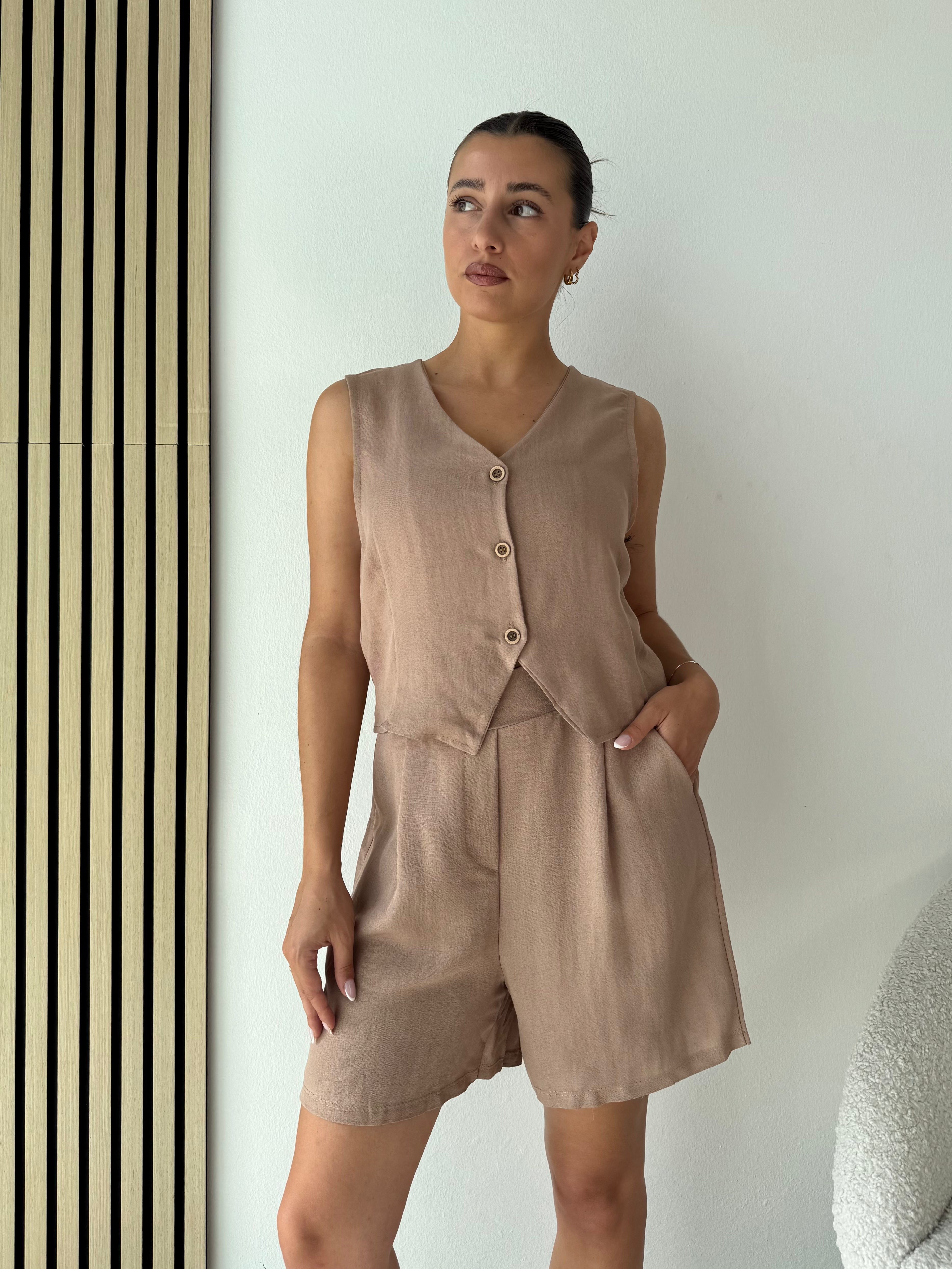 Completo Savana gilet e shorts