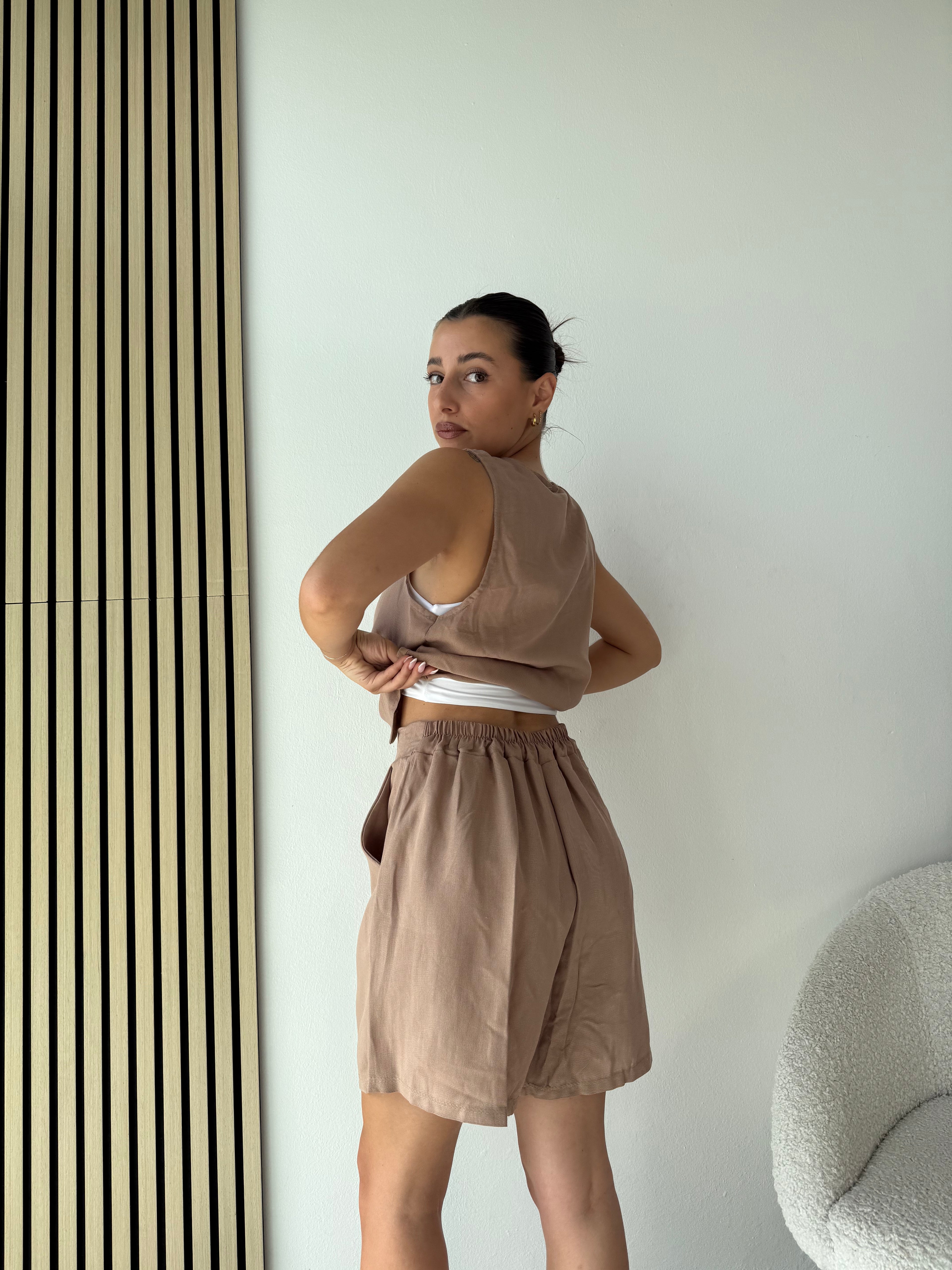 Completo Savana gilet e shorts