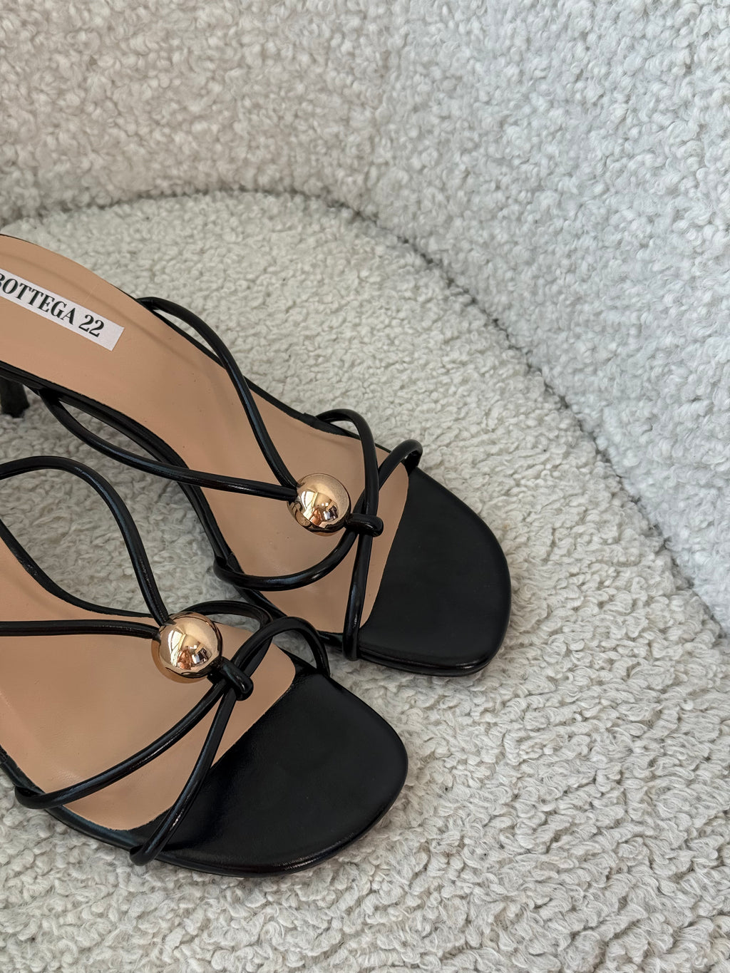 Sandalo minimal gold nero