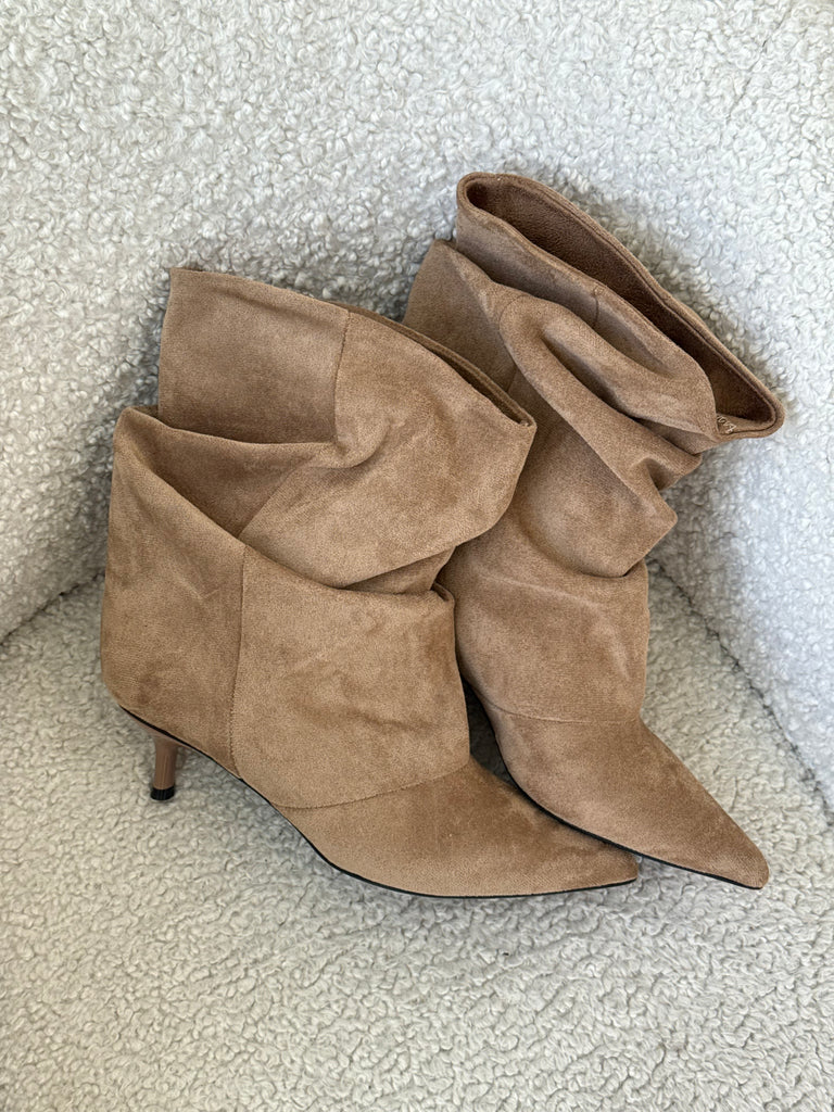 Stivaletto suede beige