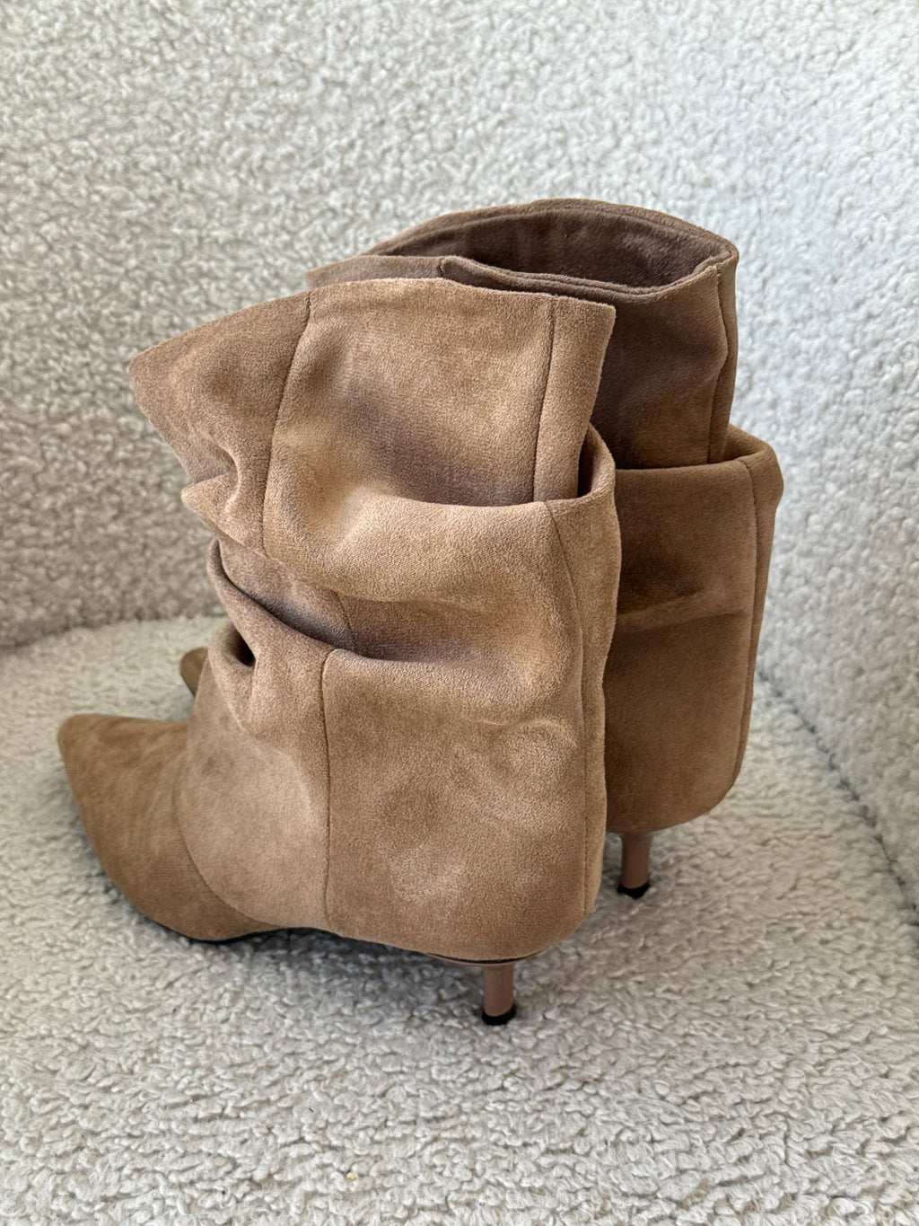 Stivaletto suede beige