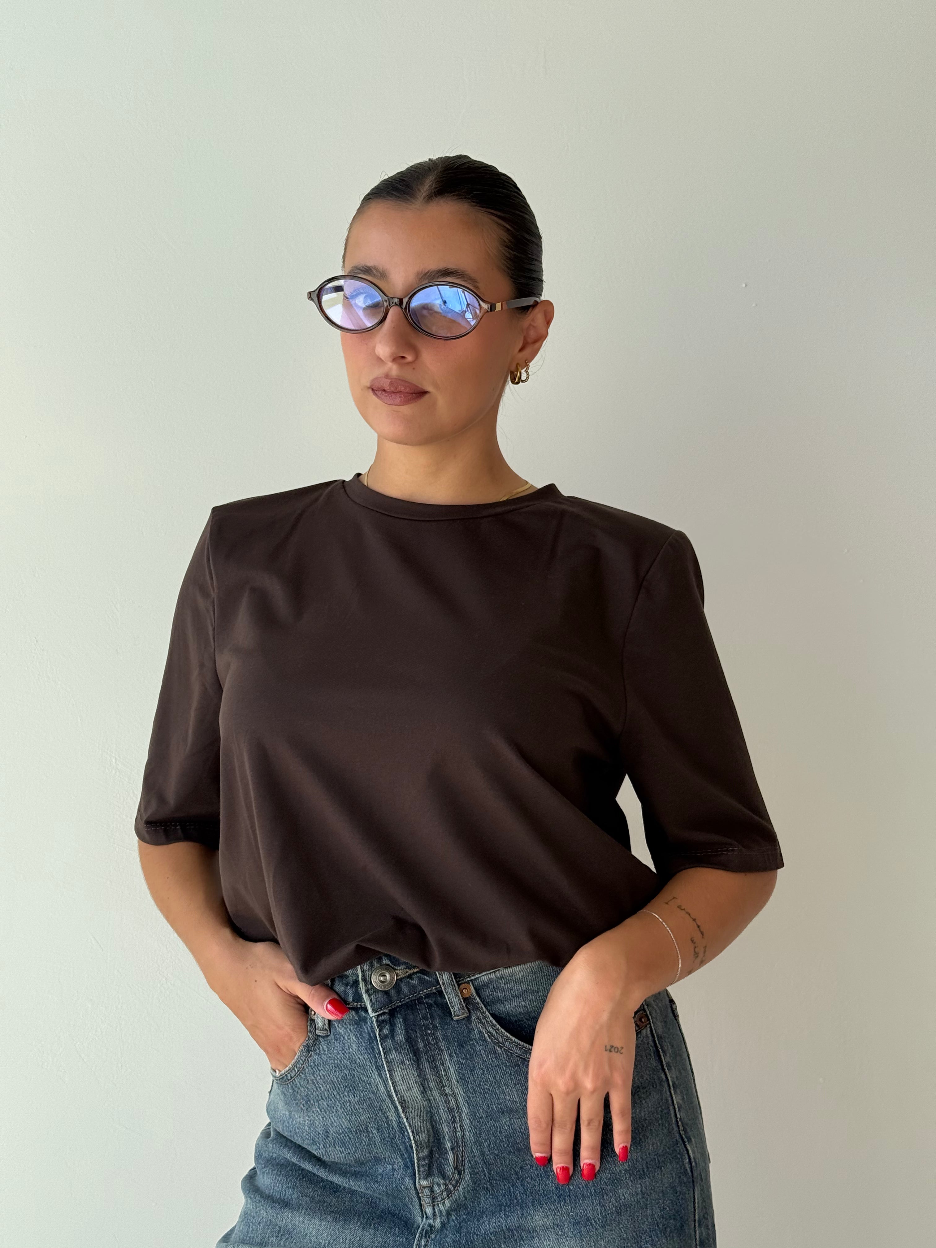 T-shirt spalline marrone