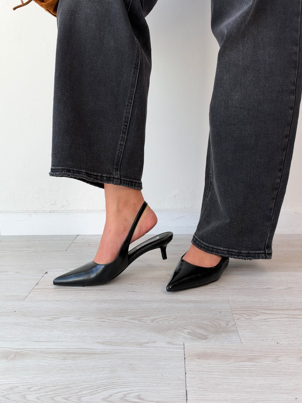 Slingback nera