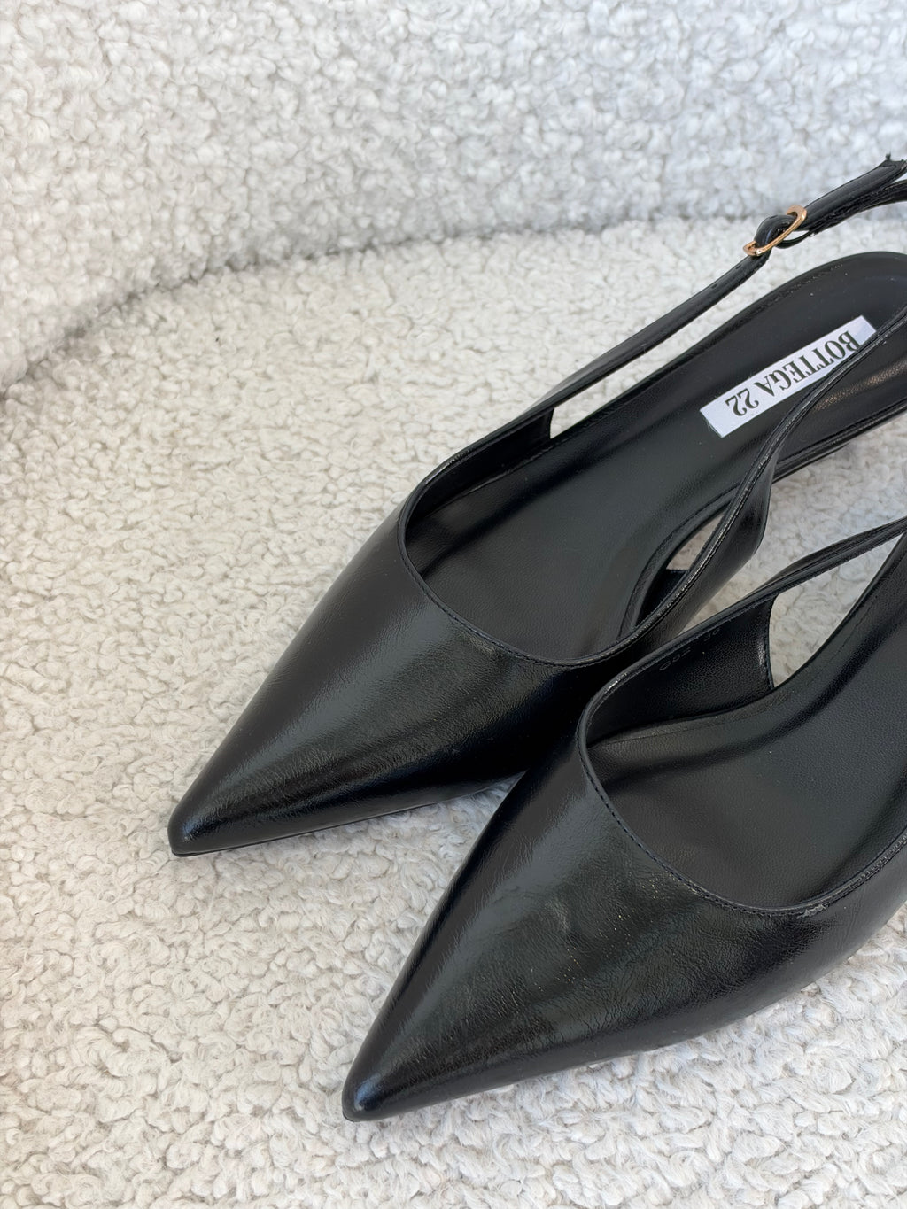 Slingback nera