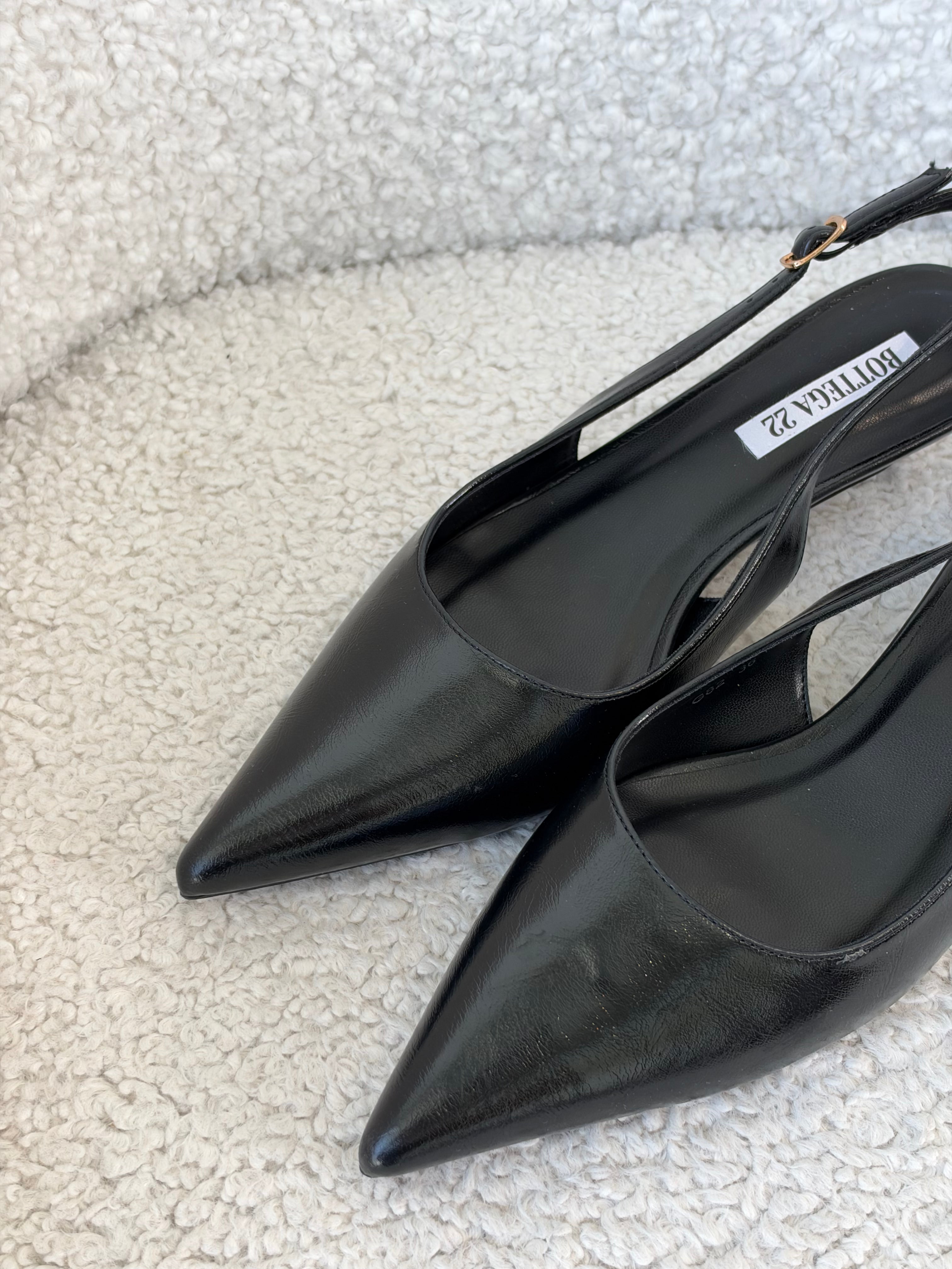 Slingback nera